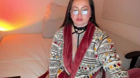 Snapshot of valeryvass_07 chatting on January 10, 3:07 am My name is Valery... Nice to meet you thumb up me please its important online show from January 10, 3:07 am
