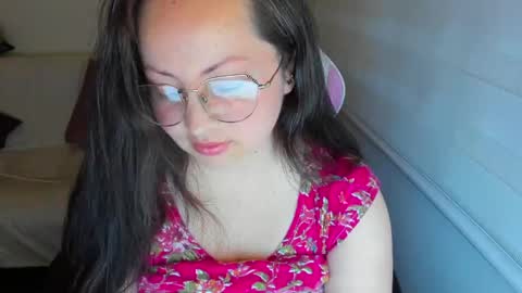 Snapshot of valeryvass_07 chatting on September 23, 2:16 am My name is Valery... Nice to meet you thumb up me please its important online show from September 23, 2:16 am