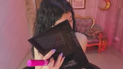 Valkiria  online show from February 18, 1:00 pm