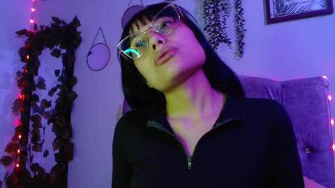 valkiry_ online show from April 13, 9:30 pm