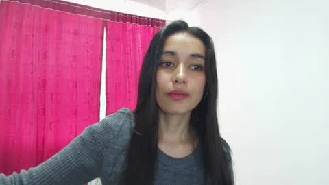 Snapshot of vallery_evanss chatting on January 3, 2:08 pm Taty independent account online show from January 3, 2:08 pm