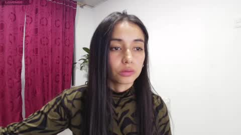 Snapshot of vallery_evanss chatting on March 1, 1:21 am Taty independent account online show from March 1, 1:21 am