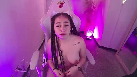 vallolett__ online show from February 12, 9:18 pm