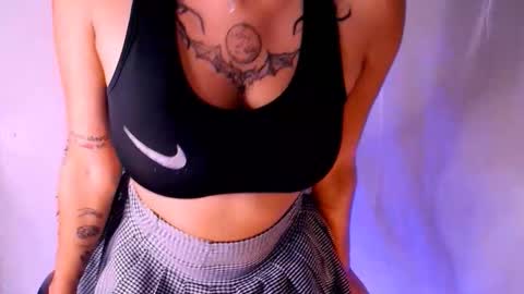 Snapshot of vampirita301 chatting on October 15, 9:21 am vampirita301 online show from October 15, 9:21 am