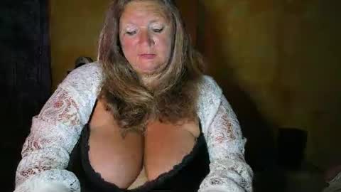 vampwoman online show from April 8, 8:17 am