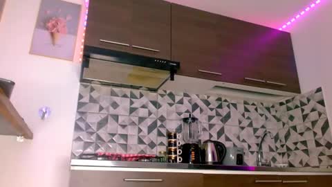 VANESSA BRETT online show from February 20, 9:22 am