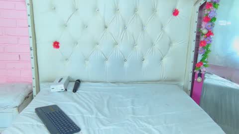 Snapshot of vanessa_frost chatting on October 13, 11:12 am Van online show from October 13, 11:12 am