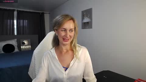 Vanessa  online show from July 5, 1:40 pm