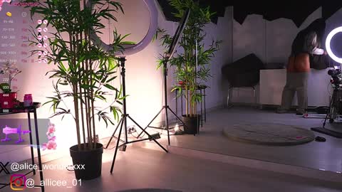 Snapshot of vanessasimon chatting on February 8, 6:12 am Vanessa Simon online show from February 8, 6:12 am