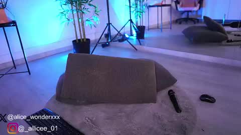 Snapshot of vanessasimon chatting on March 8, 1:14 pm Vanessa Simon online show from March 8, 1:14 pm