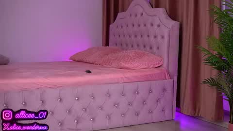 Snapshot of vanessasimon chatting on September 24, 6:09 am Vanessa Simon online show from September 24, 6:09 am