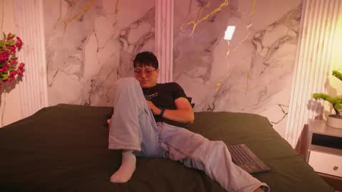vanilla_hot_ online show from January 8, 7:31 pm