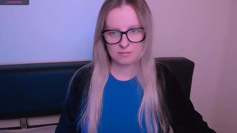 Mia online show from November 5, 7:54 am