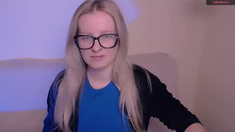 Mia online show from November 26, 12:35 pm