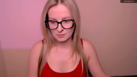 Mia online show from May 24, 2:01 pm