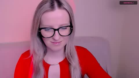 Mia online show from January 9, 11:27 am