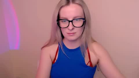 Mia online show from May 14, 4:16 pm