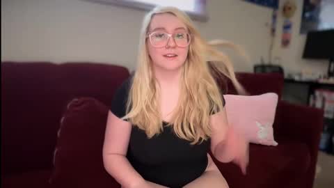 vanillapuddingpie online show from March 3, 6:03 pm