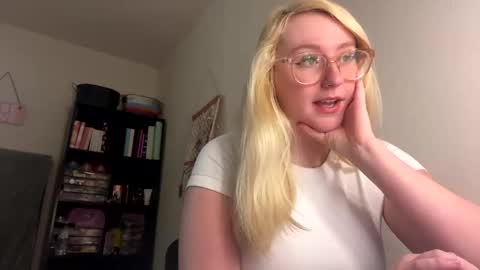 vanillapuddingpie online show from January 7, 5:20 pm