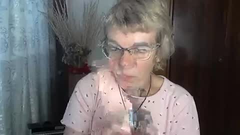 Snapshot of vanillaxcreamy chatting on October 19, 1:49 pm Vanillaxcreamy online show from October 19, 1:49 pm