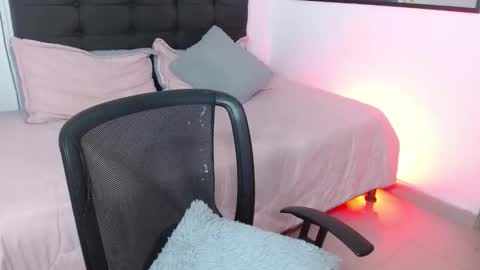 vane online show from February 6, 8:44 pm