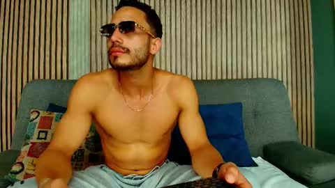 Vans Ross online show from February 4, 7:29 pm