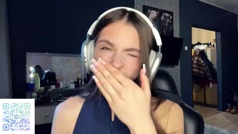 Nia online show from March 21, 3:17 pm