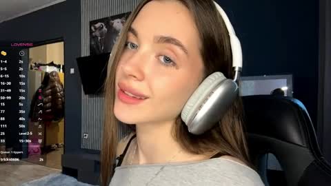 Nia online show from March 29, 3:13 pm