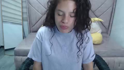 velvet_moon_v online show from September 18, 1:04 pm