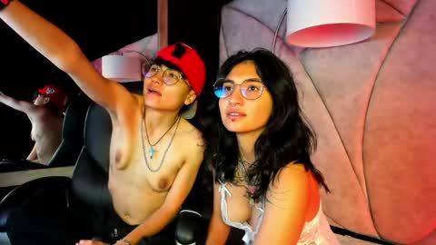 velvet  mystic online show from April 19, 1:01 pm