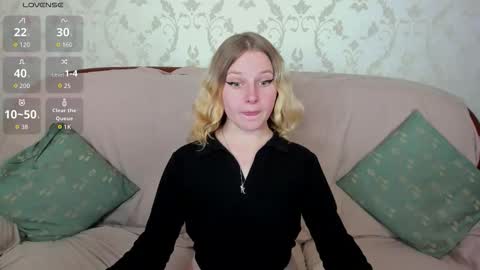 velvet_peach_ online show from September 11, 11:55 am