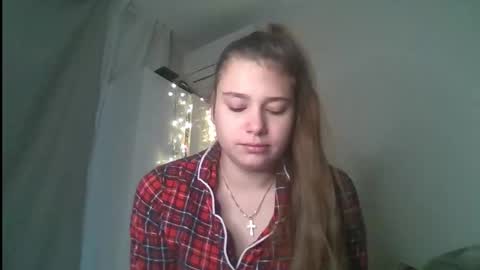 velveted_ivy online show from December 16, 11:38 am