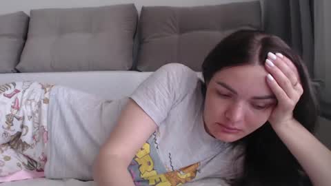 velvetmoon123 online show from April 21, 6:20 am