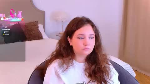 Snapshot of velvetvixencute chatting on September 21, 5:33 am velvetvixencute online show from September 21, 5:33 am