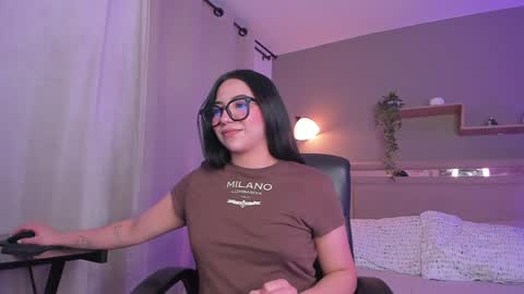 Snapshot of venus_reid chatting on February 4, 8:02 am venus_reid online show from February 4, 8:02 am