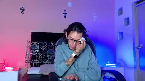 vergil_noir online show from July 16, 4:49 am