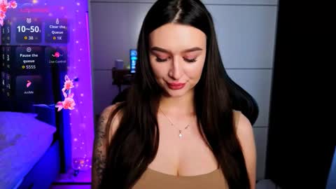 Veronica online show from February 10, 12:30 pm