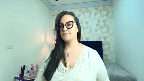 Snapshot of veroniicabbw chatting on February 18, 12:06 pm veroniicabbw online show from February 18, 12:06 pm