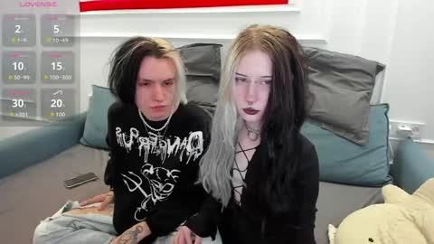 veryraretwins online show from April 18, 1:18 am