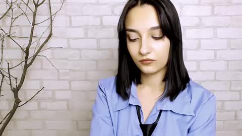 Ana online show from March 8, 5:43 pm