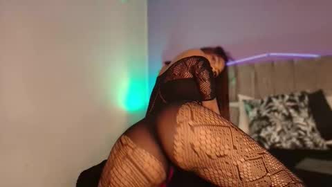 Snapshot of verza_h23 chatting on February 10, 10:51 pm Sthefanny online show from February 10, 10:51 pm