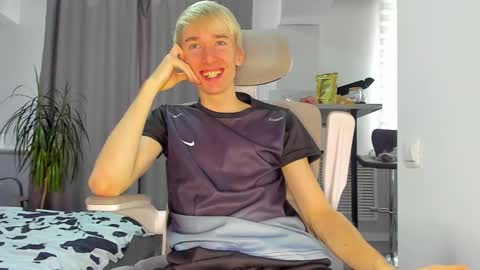 vibemygirl online show from November 22, 6:12 am