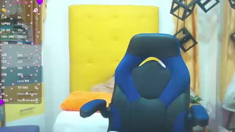 nahomy online show from March 7, 2:01 pm