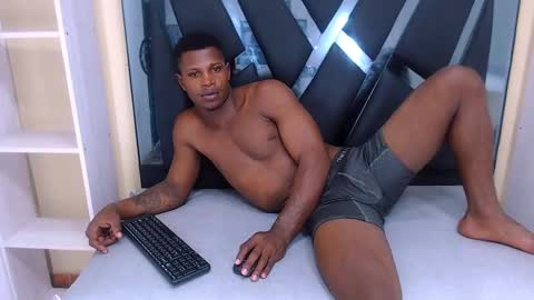 Vicent  online show from December 5, 10:39 pm