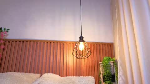 VICTORIA online show from November 30, 12:40 am