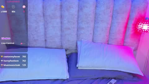 Snapshot of vicky_hot_x chatting on October 19, 12:37 am online show from October 19, 12:37 am