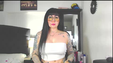 Snapshot of vicky_hotmilf chatting on September 23, 3:06 pm Vicky online show from September 23, 3:06 pm