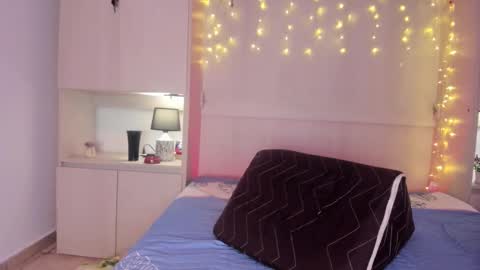 V I C K Y online show from January 14, 1:41 pm