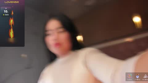 Snapshot of victoria_b_ chatting on October 20, 8:36 pm victoria_b_ online show from October 20, 8:36 pm