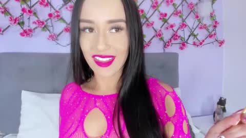 Snapshot of victoria_cooper3 chatting on February 14, 1:40 pm valentina online show from February 14, 1:40 pm